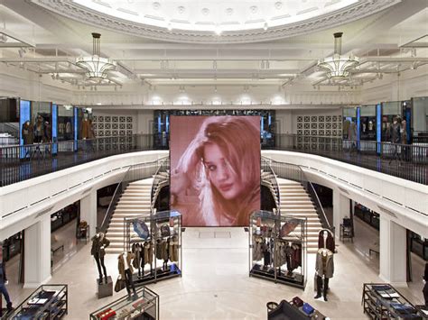 burberry outlet london opening hours